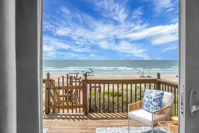 519 E Arctic Avenue, Folly Beach, SC 29439