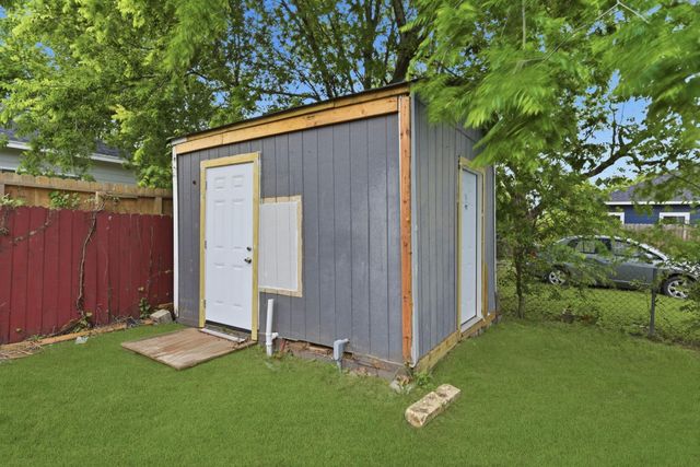 303 Gans Street A, Houston, TX 77029