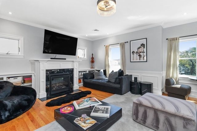 20 College Farm Rd, Waltham, MA 02451