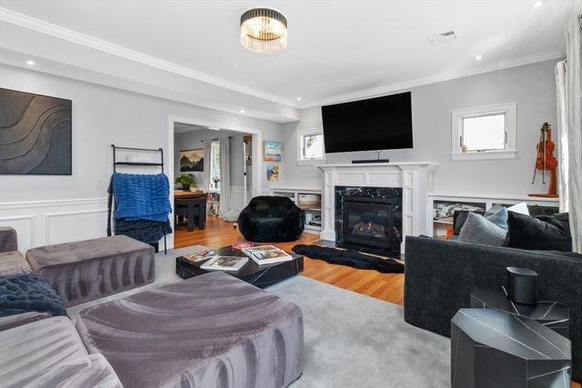20 College Farm Rd, Waltham, MA 02451