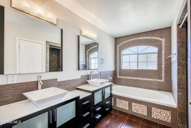 10816 LOMA DE VIDA Lane, El Paso, TX 79934