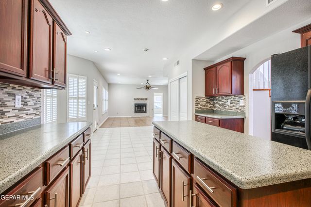 10816 LOMA DE VIDA Lane, El Paso, TX 79934