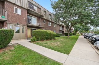 586 Fairway View Drive 1A, Wheeling, IL 60090