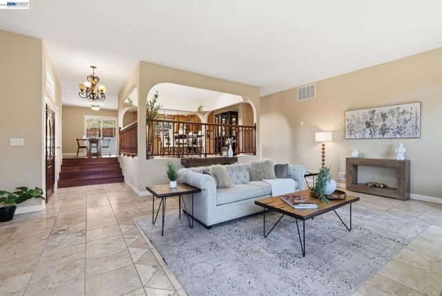 210 Amend Ct, El Sobrante, CA 94803