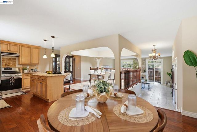 210 Amend Ct, El Sobrante, CA 94803
