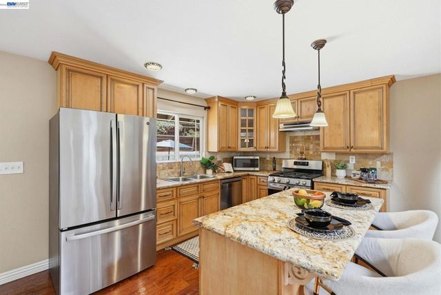 210 Amend Ct, El Sobrante, CA 94803