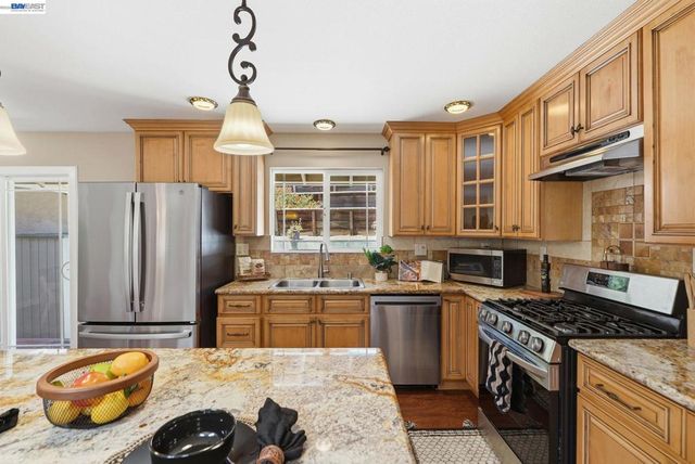 210 Amend Ct, El Sobrante, CA 94803