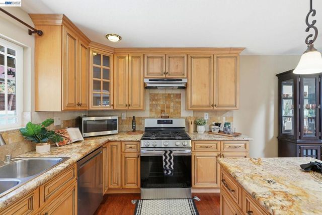 210 Amend Ct, El Sobrante, CA 94803