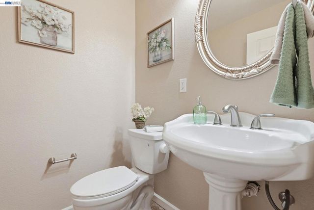 210 Amend Ct, El Sobrante, CA 94803