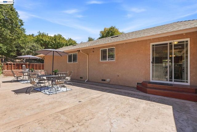 210 Amend Ct, El Sobrante, CA 94803