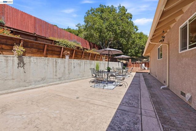 210 Amend Ct, El Sobrante, CA 94803