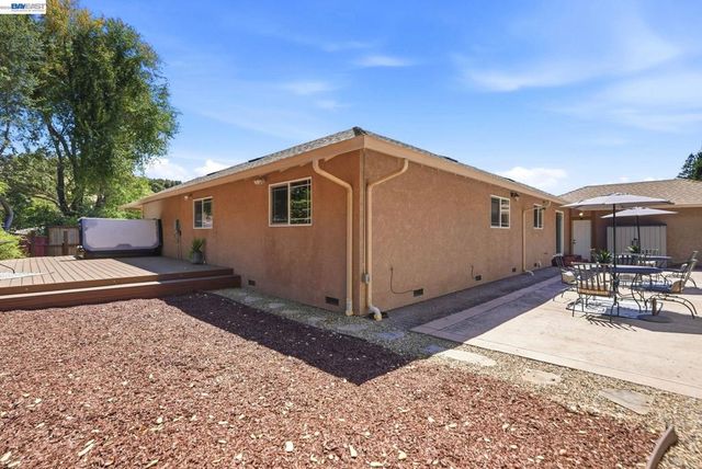 210 Amend Ct, El Sobrante, CA 94803