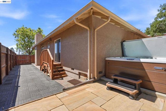 210 Amend Ct, El Sobrante, CA 94803