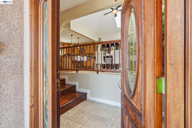 210 Amend Ct, El Sobrante, CA 94803