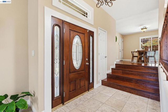 210 Amend Ct, El Sobrante, CA 94803