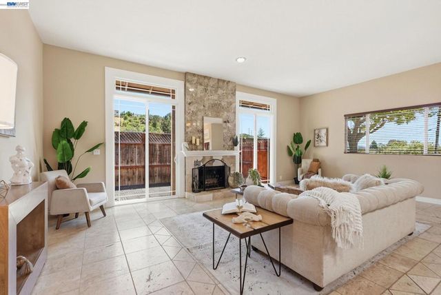 210 Amend Ct, El Sobrante, CA 94803