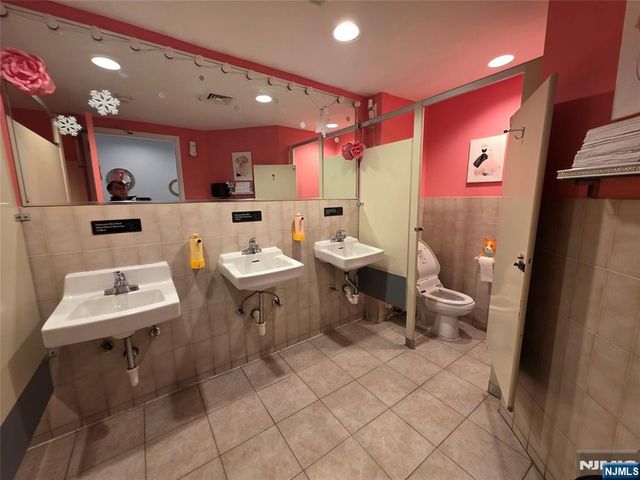 374 Broad Avenue, Leonia, NJ 07605