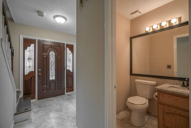 11 Robin Run Drive, The Woodlands, TX 77381