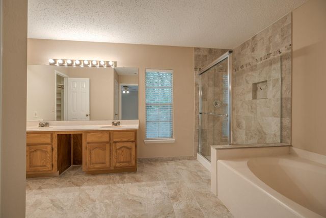 11 Robin Run Drive, The Woodlands, TX 77381