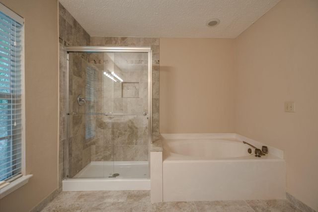 11 Robin Run Drive, The Woodlands, TX 77381