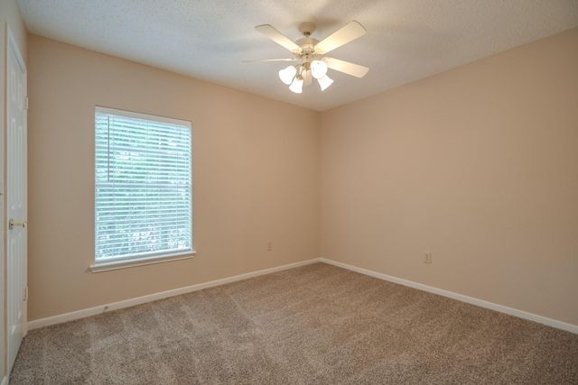 11 Robin Run Drive, The Woodlands, TX 77381