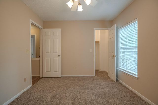 11 Robin Run Drive, The Woodlands, TX 77381