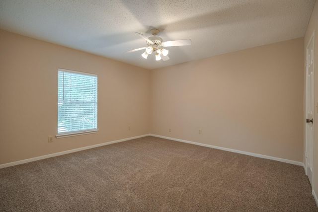 11 Robin Run Drive, The Woodlands, TX 77381