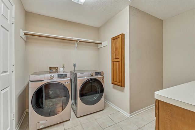 11 Robin Run Drive, The Woodlands, TX 77381