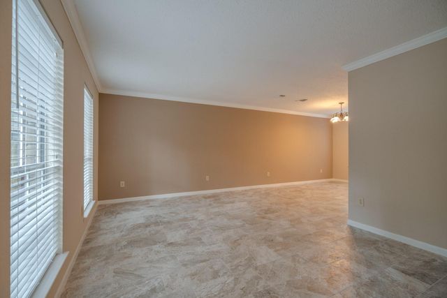 11 Robin Run Drive, The Woodlands, TX 77381