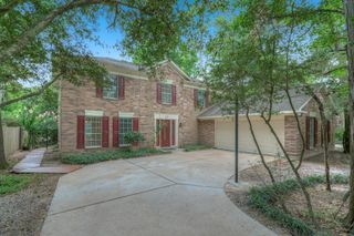11 Robin Run Drive, The Woodlands, TX 77381