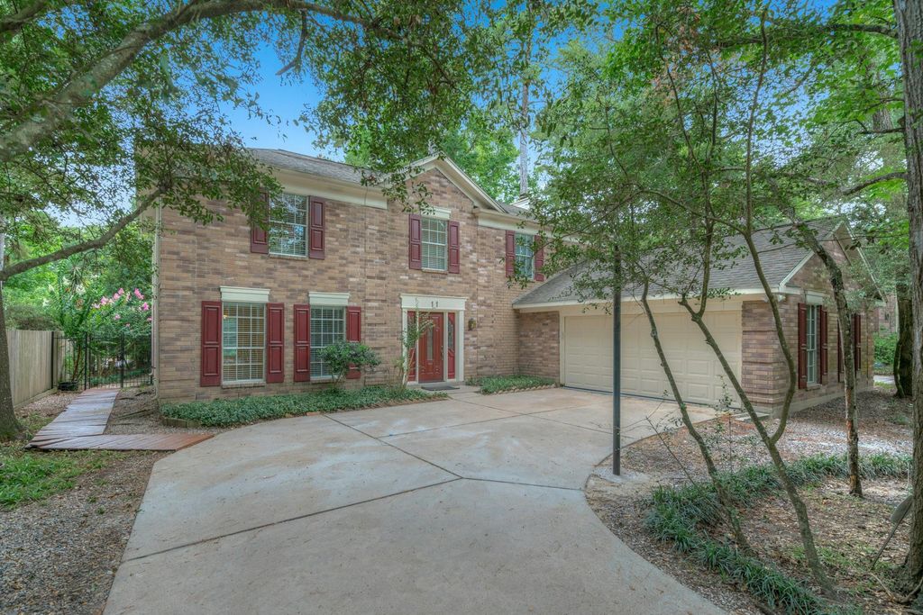 11 Robin Run Drive, The Woodlands, TX 77381
