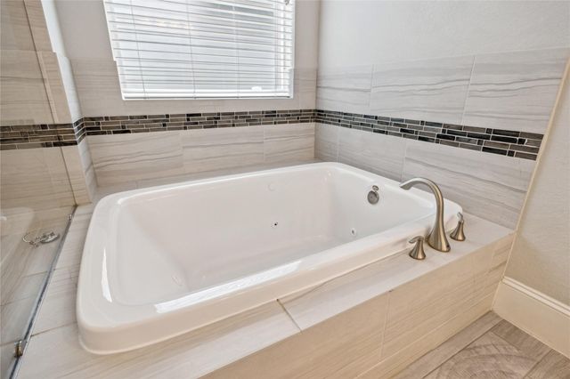 5121 Allen Cay Drive, Texas City, TX 77590