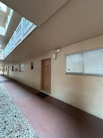 17000 NW 67th Ave 123, Hialeah, FL 33015