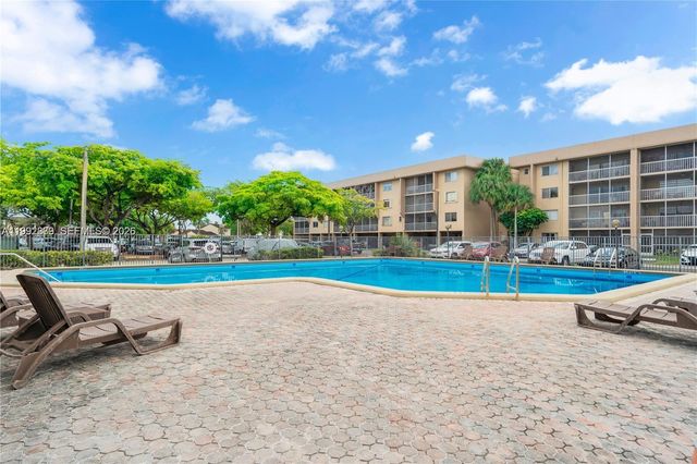 17000 NW 67th Ave 123, Hialeah, FL 33015