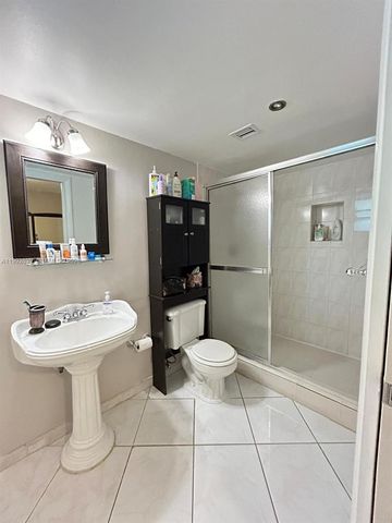 17000 NW 67th Ave 123, Hialeah, FL 33015