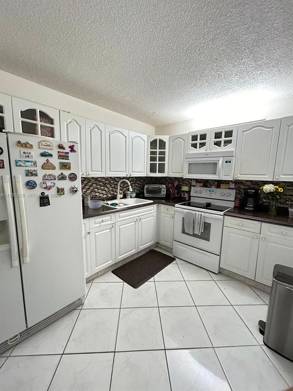 17000 NW 67th Ave 123, Hialeah, FL 33015