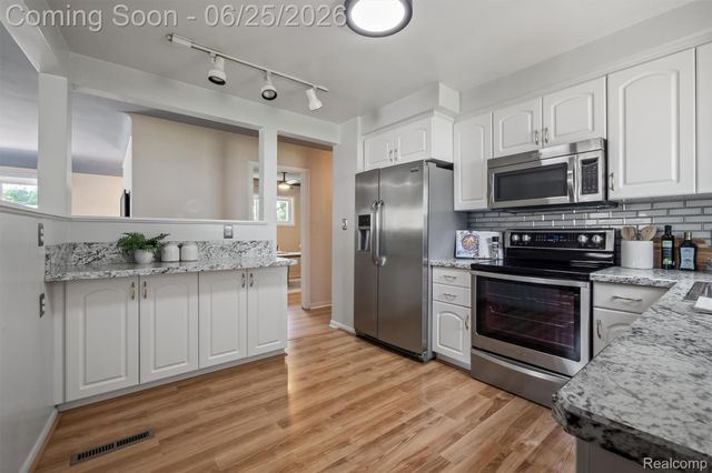 35919 Larchwood Street, Clinton Charter Township, MI 48035