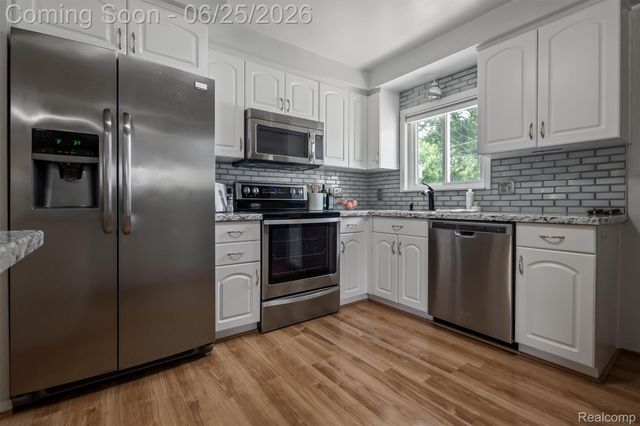 35919 Larchwood Street, Clinton Charter Township, MI 48035