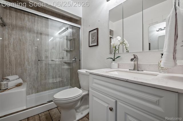35919 Larchwood Street, Clinton Charter Township, MI 48035