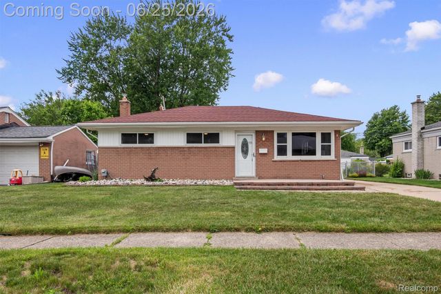 35919 Larchwood Street, Clinton Charter Township, MI 48035