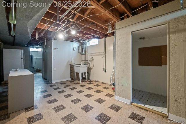 35919 Larchwood Street, Clinton Charter Township, MI 48035