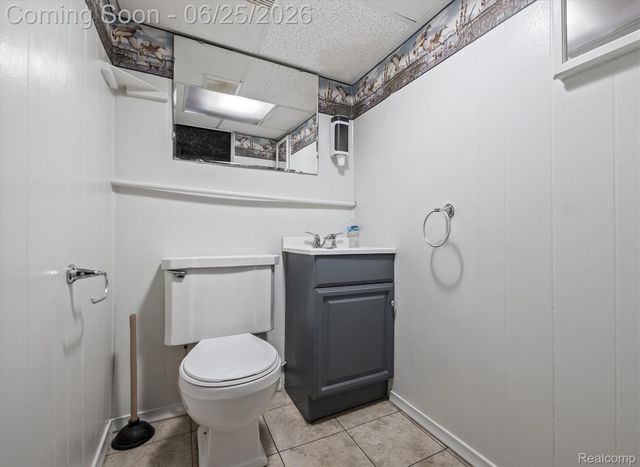 35919 Larchwood Street, Clinton Charter Township, MI 48035