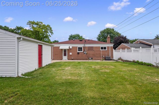 35919 Larchwood Street, Clinton Charter Township, MI 48035