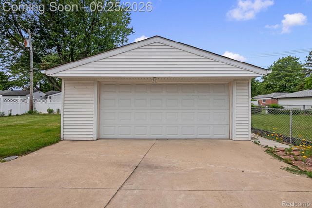 35919 Larchwood Street, Clinton Charter Township, MI 48035
