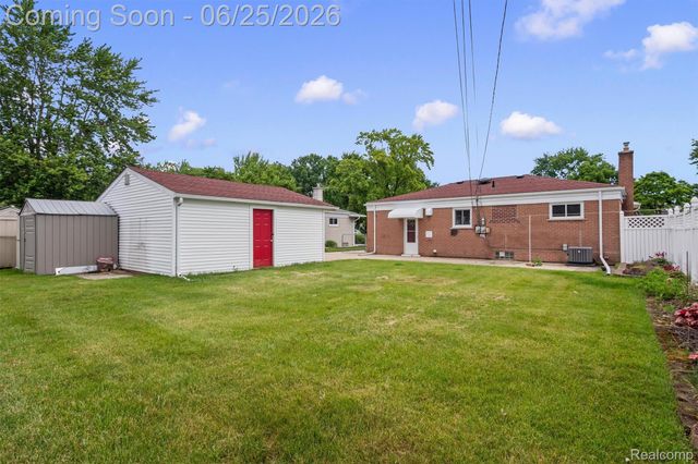 35919 Larchwood Street, Clinton Charter Township, MI 48035