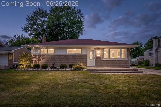 35919 Larchwood Street, Clinton Charter Township, MI 48035