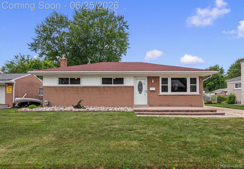 35919 Larchwood Street, Clinton Charter Township, MI 48035