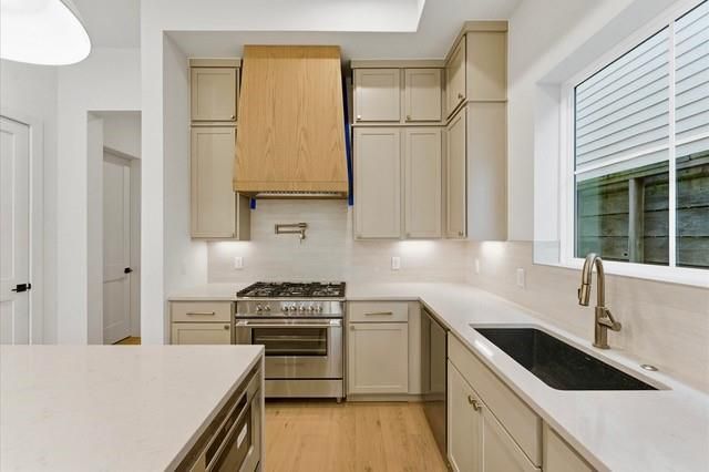 813A Lawrence Street, Houston, TX 77007