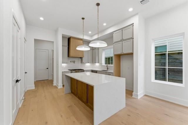 813A Lawrence Street, Houston, TX 77007