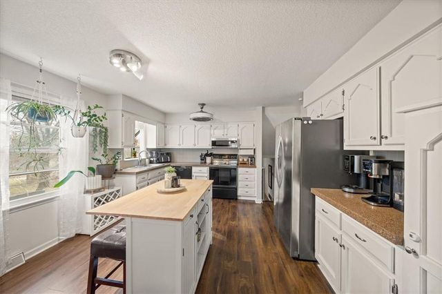 9105 England Street, Overland Park, KS 66212